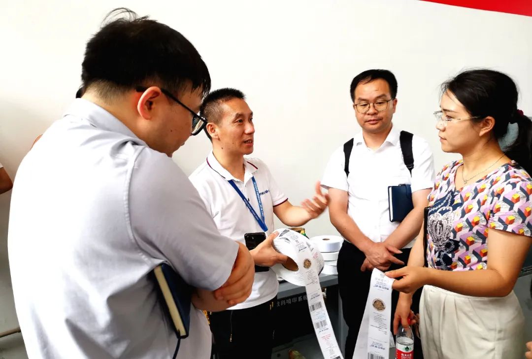 接待东莞松山湖科教局向导来我司工厂视察，，，，，，，指导事情！